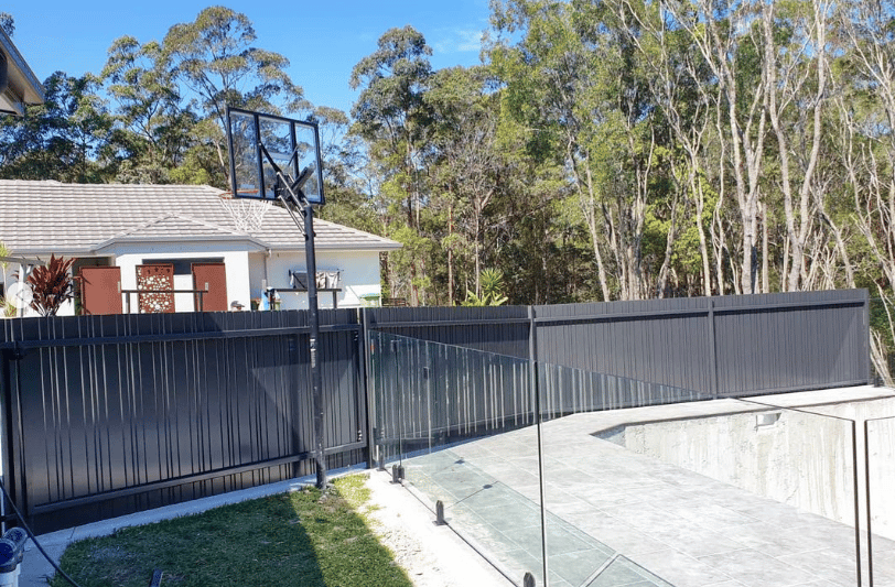 Glass pool fence